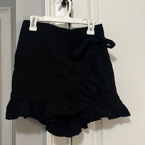 Black ruffle skort from boutique - S